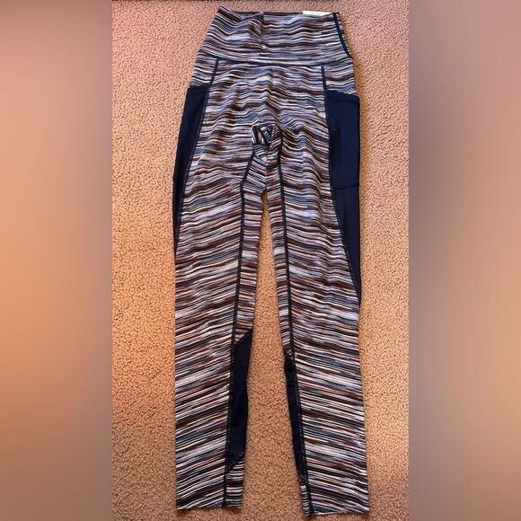 Aerie 7/8 Striped Leggings with Navy Blue Mesh Panels Size Small - Picture 3 of 5
